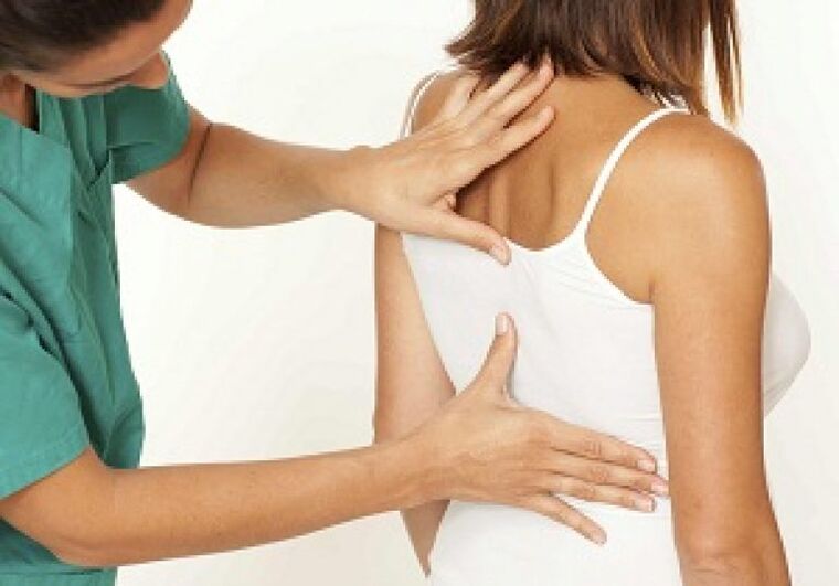 Torasik osteokondroz gelişiminden şüpheleniyorsanız bir doktora başvurmalısınız.